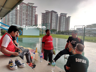 Bina hubungan dengan guru-guru