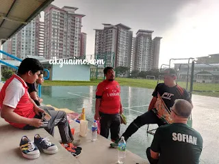 Bina hubungan dengan guru-guru