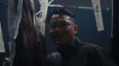 Ada aircond pun masih berpeluh jadi hantu ni