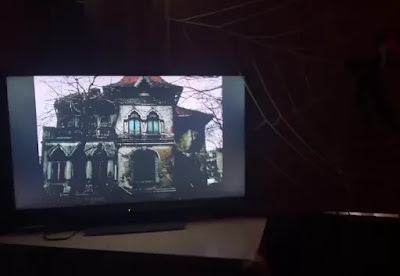 Selain speaker, audio dari TV pun ada