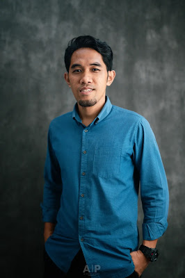 Cikgu Izmir selaku model